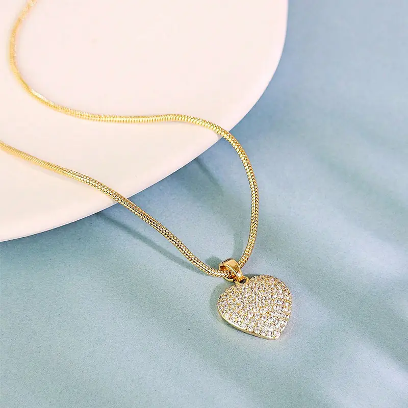 Fashion Heart Brass Round CZ Gold Pendant Manufacture